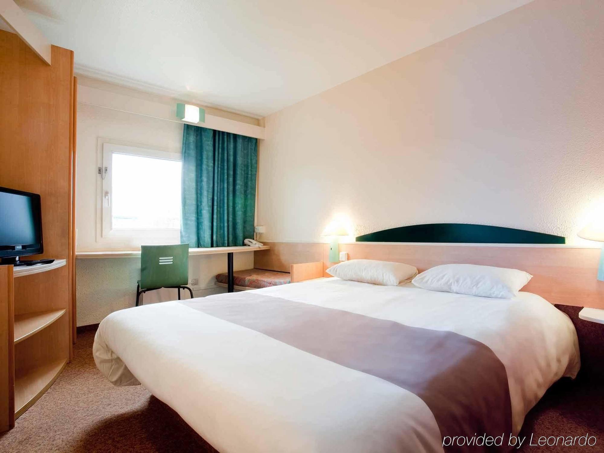 Ibis Amboise Hotel Exterior photo